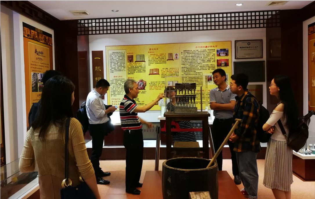 藥科大參觀.jpg 藥科大參觀.jpg